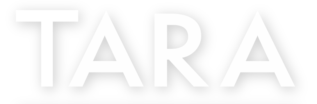 Logo blanc Tara Peuvrel, Designer et Consultante en communication